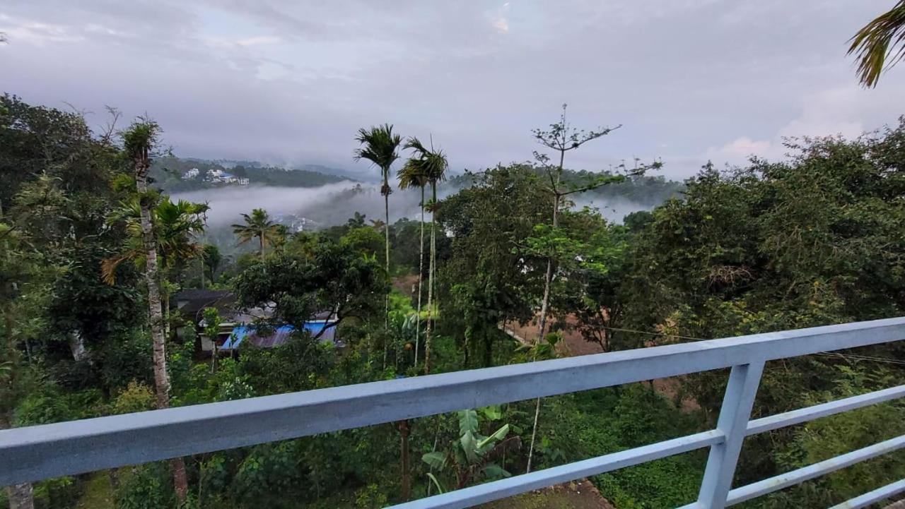 Greenpepperhomestay Munnar Anaviratty Екстериор снимка